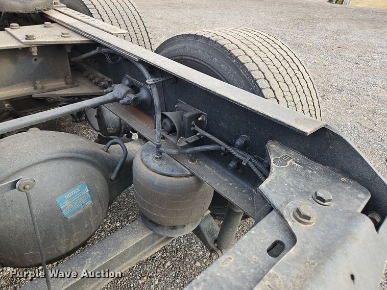 image for item NZ9131 2019 Kenworth  T680 semi truck