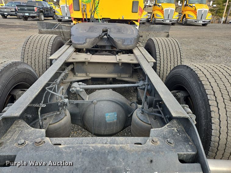 image for item NZ9131 2019 Kenworth  T680 semi truck