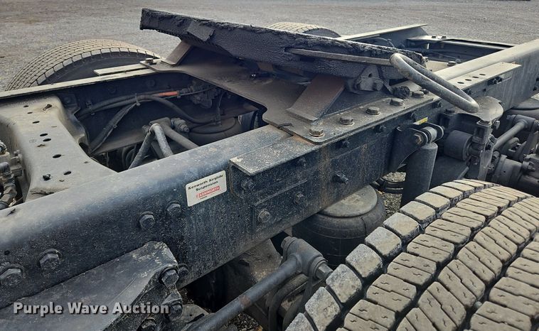 image for item NZ9131 2019 Kenworth  T680 semi truck