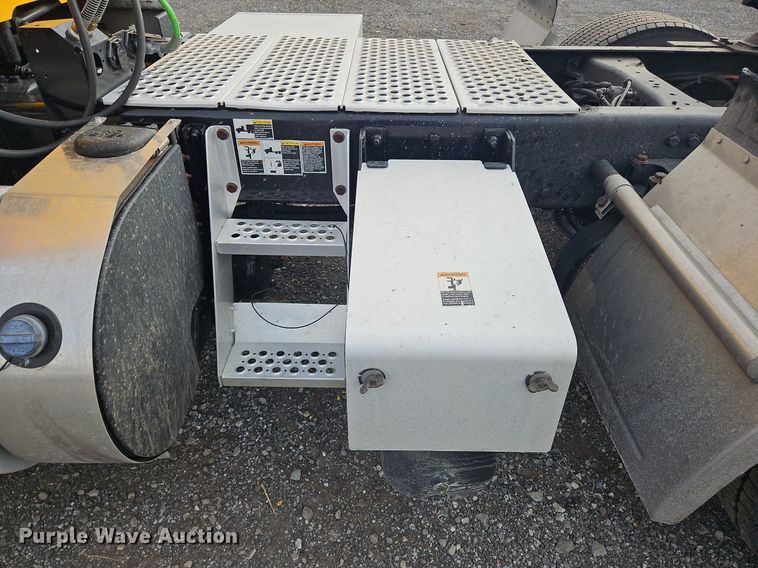 image for item NZ9131 2019 Kenworth  T680 semi truck