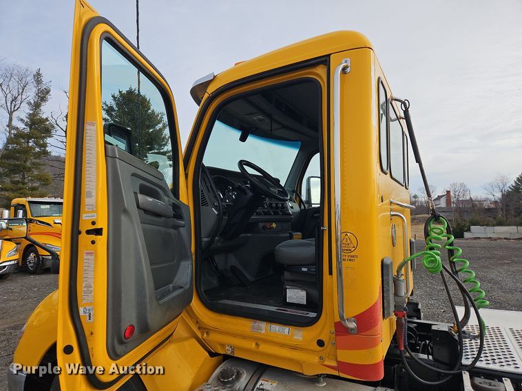 image for item NZ9131 2019 Kenworth  T680 semi truck