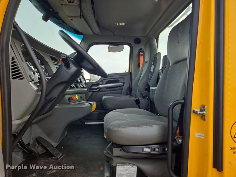 image for item NZ9131 2019 Kenworth  T680 semi truck