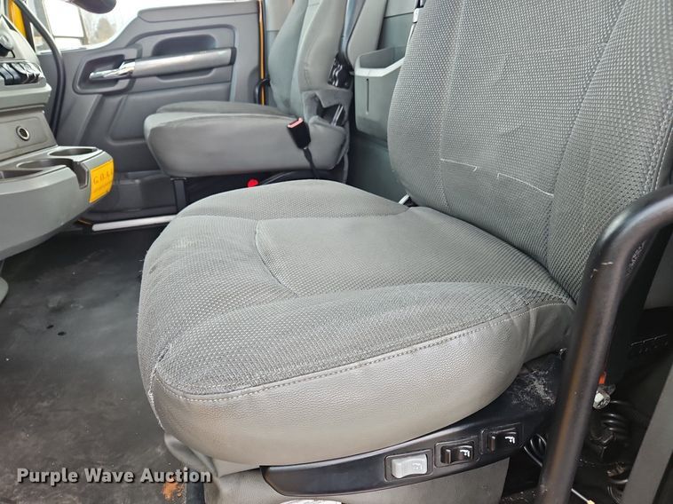 image for item NZ9131 2019 Kenworth  T680 semi truck