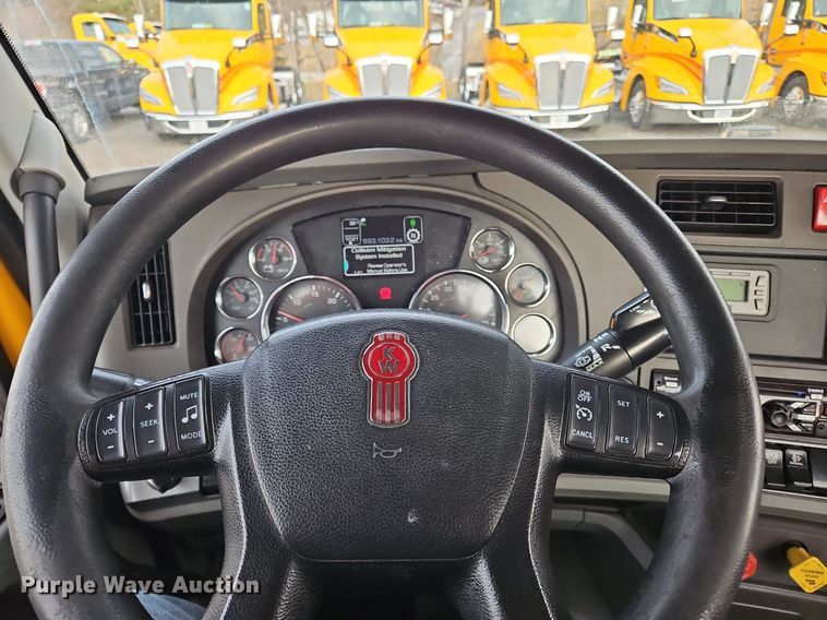 image for item NZ9131 2019 Kenworth  T680 semi truck