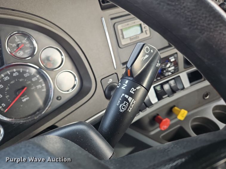 image for item NZ9131 2019 Kenworth  T680 semi truck