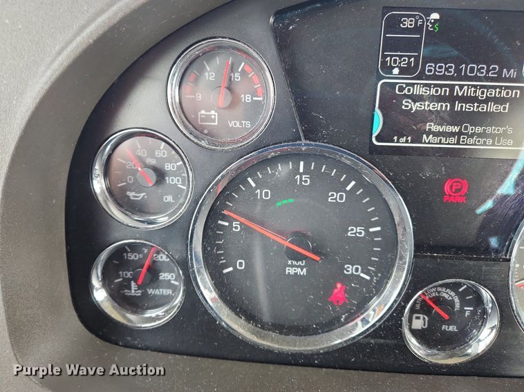 image for item NZ9131 2019 Kenworth  T680 semi truck