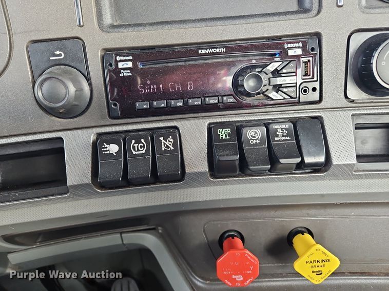 image for item NZ9131 2019 Kenworth  T680 semi truck