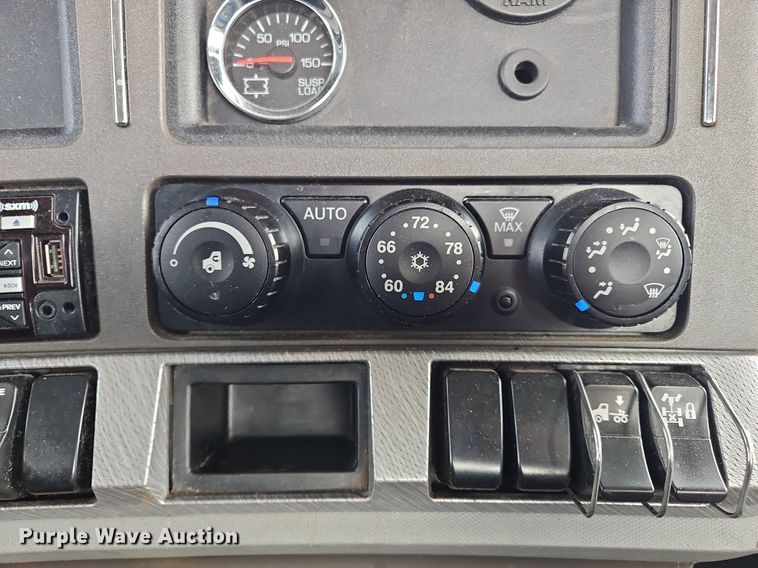 image for item NZ9131 2019 Kenworth  T680 semi truck