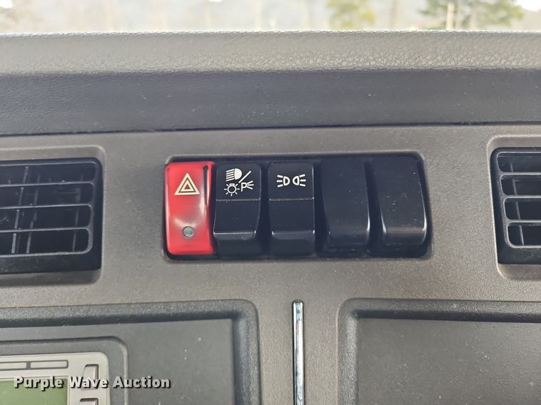 image for item NZ9131 2019 Kenworth  T680 semi truck