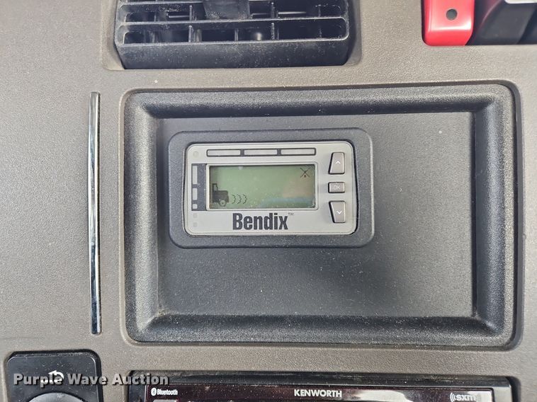 image for item NZ9131 2019 Kenworth  T680 semi truck