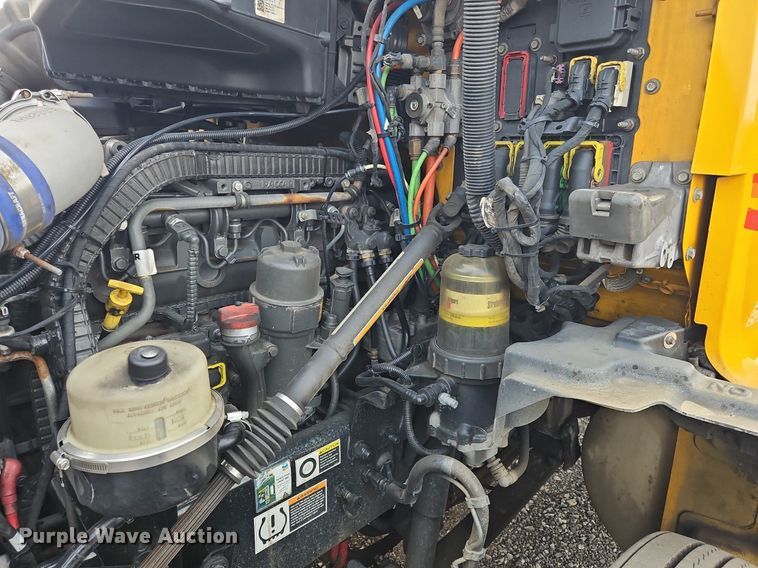 image for item NZ9131 2019 Kenworth  T680 semi truck