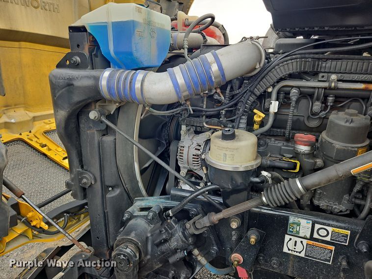 image for item NZ9131 2019 Kenworth  T680 semi truck