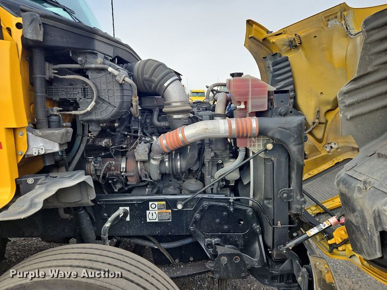 image for item NZ9131 2019 Kenworth  T680 semi truck