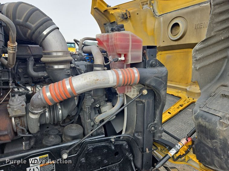 image for item NZ9131 2019 Kenworth  T680 semi truck