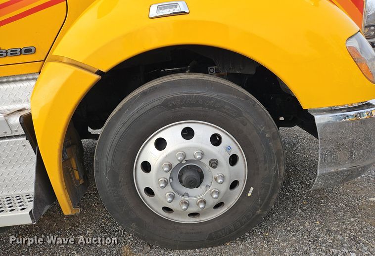 image for item NZ9131 2019 Kenworth  T680 semi truck