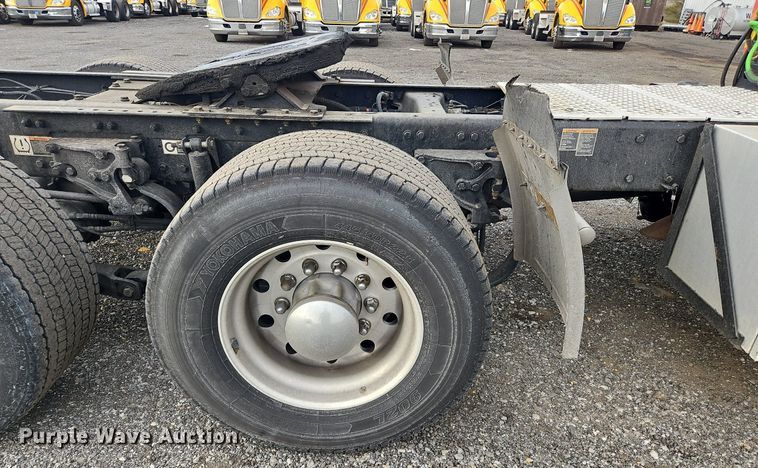 image for item NZ9131 2019 Kenworth  T680 semi truck