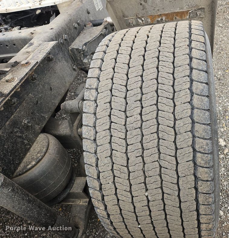 image for item NZ9131 2019 Kenworth  T680 semi truck