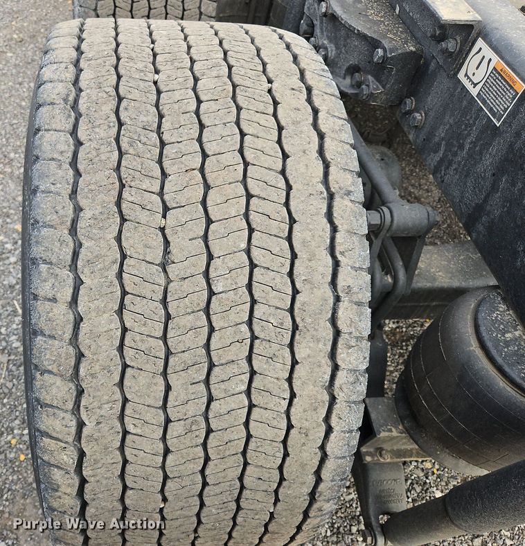 image for item NZ9131 2019 Kenworth  T680 semi truck