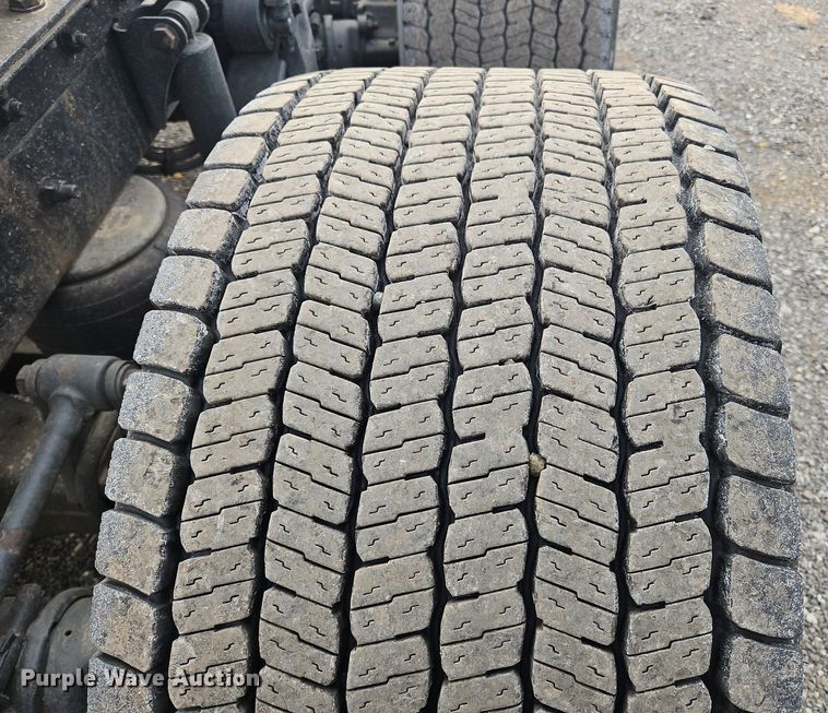 image for item NZ9131 2019 Kenworth  T680 semi truck