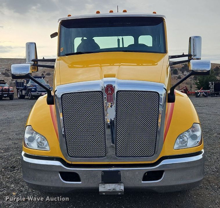 image for item NZ9132 2019 Kenworth  T680  semi truck