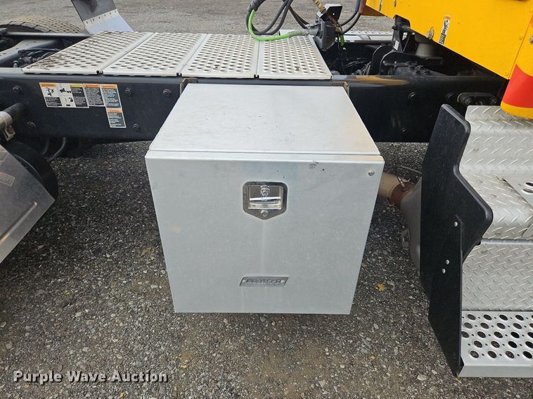 image for item NZ9132 2019 Kenworth  T680  semi truck