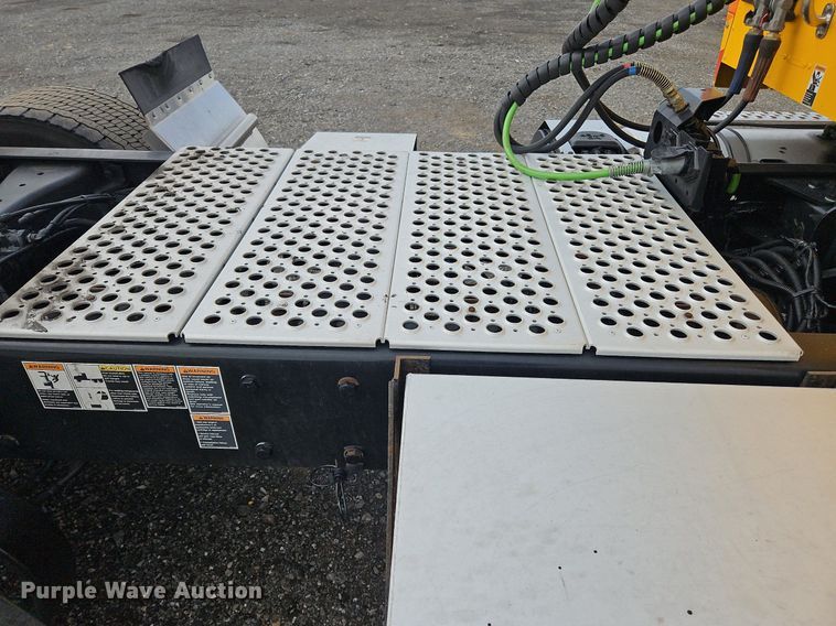 image for item NZ9132 2019 Kenworth  T680  semi truck