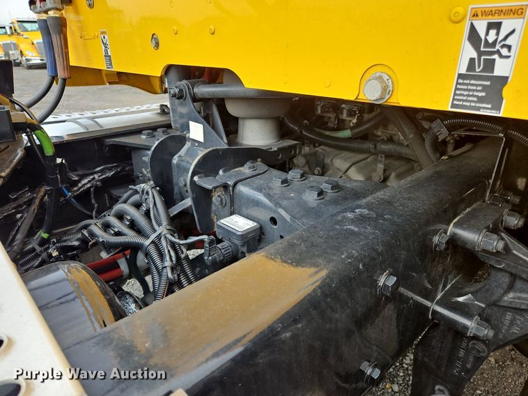 image for item NZ9132 2019 Kenworth  T680  semi truck