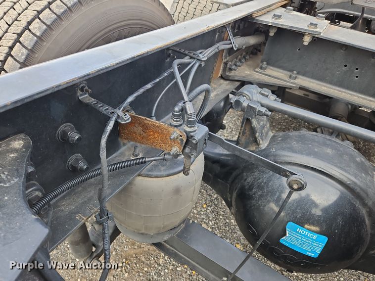 image for item NZ9132 2019 Kenworth  T680  semi truck