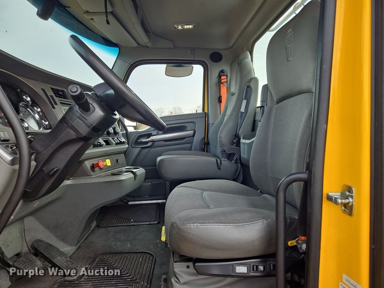 image for item NZ9132 2019 Kenworth  T680  semi truck