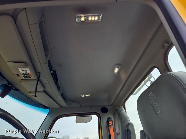 image for item NZ9132 2019 Kenworth  T680  semi truck