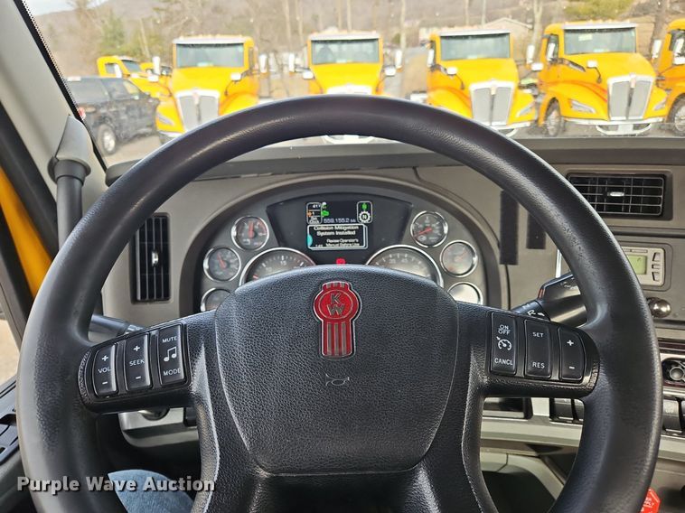 image for item NZ9132 2019 Kenworth  T680  semi truck