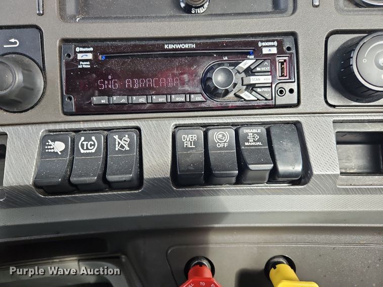 image for item NZ9132 2019 Kenworth  T680  semi truck