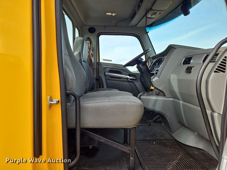 image for item NZ9132 2019 Kenworth  T680  semi truck