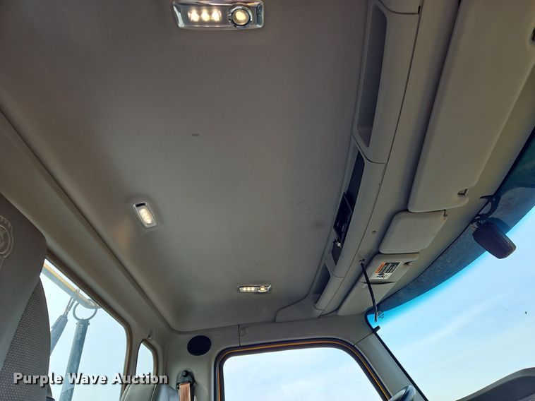 image for item NZ9132 2019 Kenworth  T680  semi truck