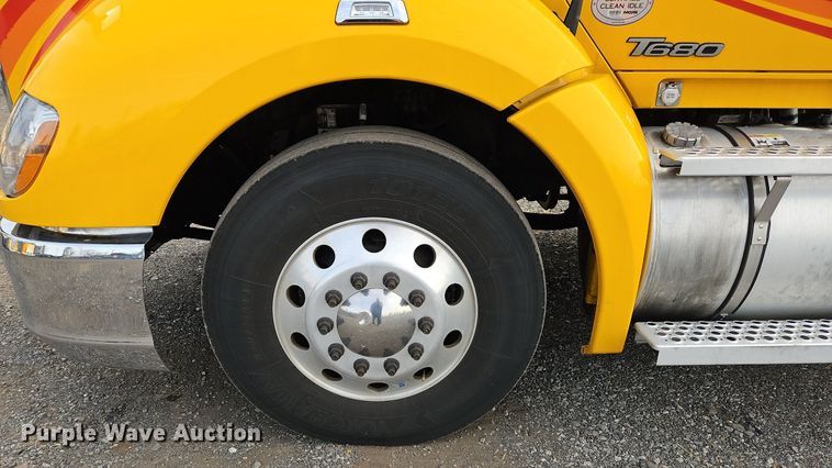 image for item NZ9132 2019 Kenworth  T680  semi truck