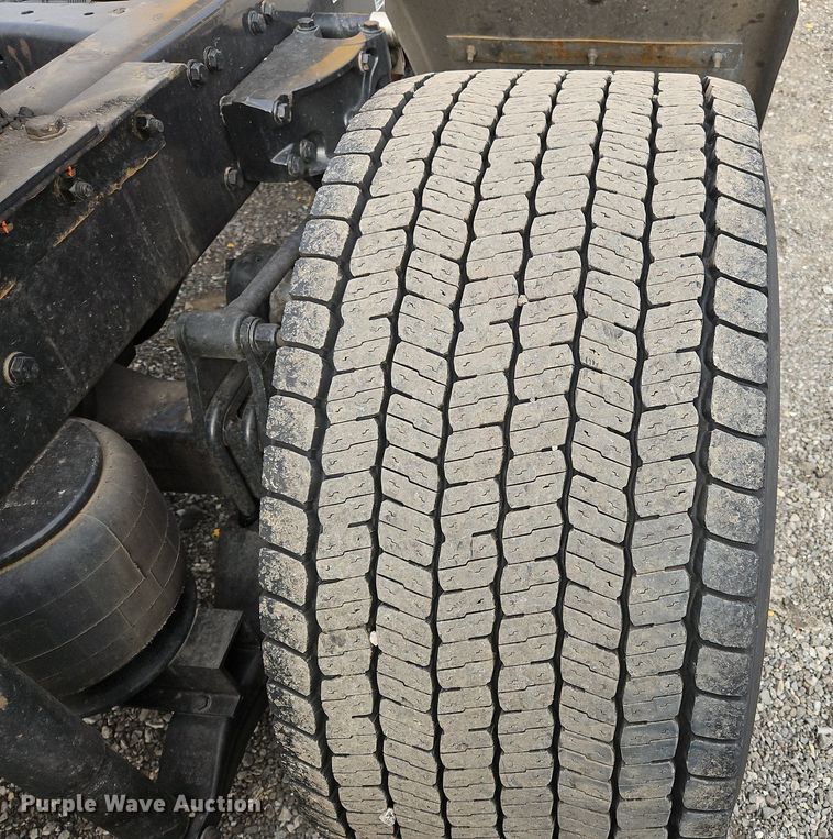 image for item NZ9132 2019 Kenworth  T680  semi truck