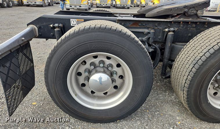 image for item NZ9132 2019 Kenworth  T680  semi truck