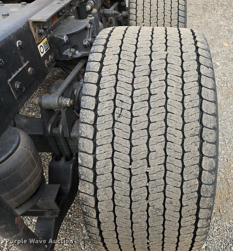 image for item NZ9132 2019 Kenworth  T680  semi truck