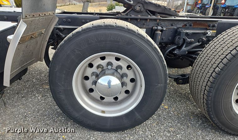 image for item NZ9132 2019 Kenworth  T680  semi truck