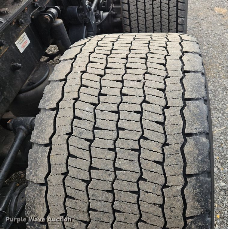 image for item NZ9132 2019 Kenworth  T680  semi truck