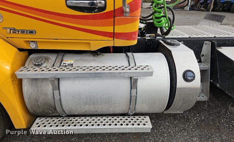 image for item NZ9133 2019 Kenworth  T680 semi truck