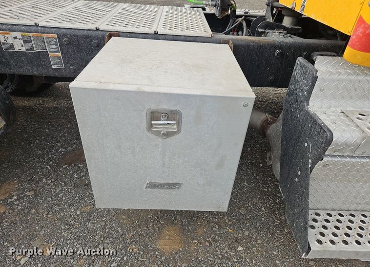 image for item NZ9133 2019 Kenworth  T680 semi truck