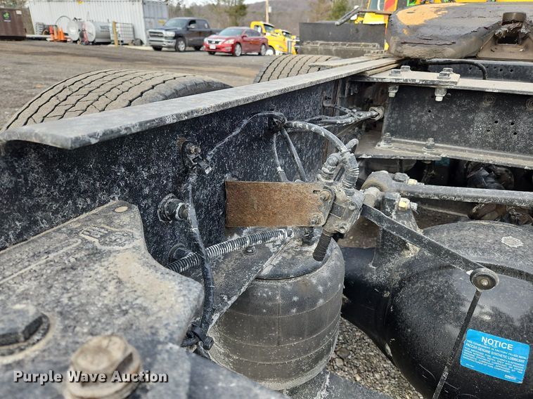 image for item NZ9133 2019 Kenworth  T680 semi truck