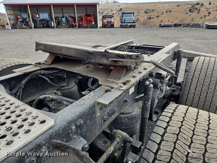 image for item NZ9133 2019 Kenworth  T680 semi truck