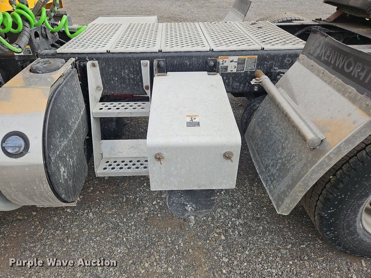 image for item NZ9133 2019 Kenworth  T680 semi truck
