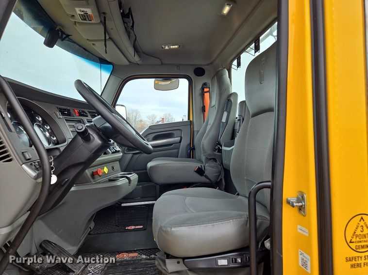 image for item NZ9133 2019 Kenworth  T680 semi truck