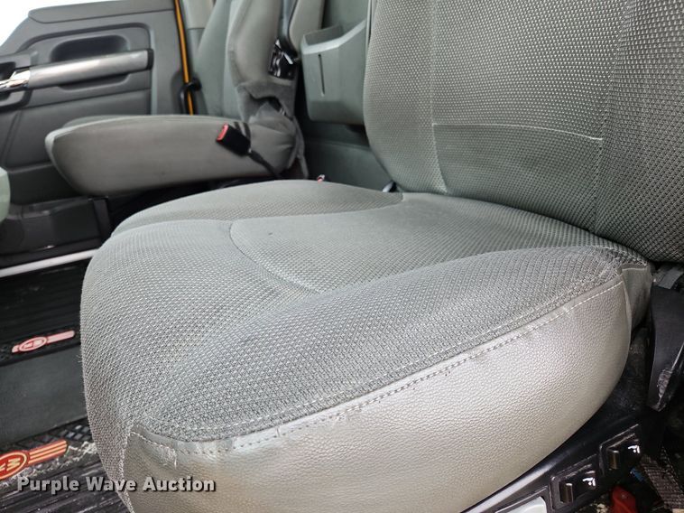 image for item NZ9133 2019 Kenworth  T680 semi truck