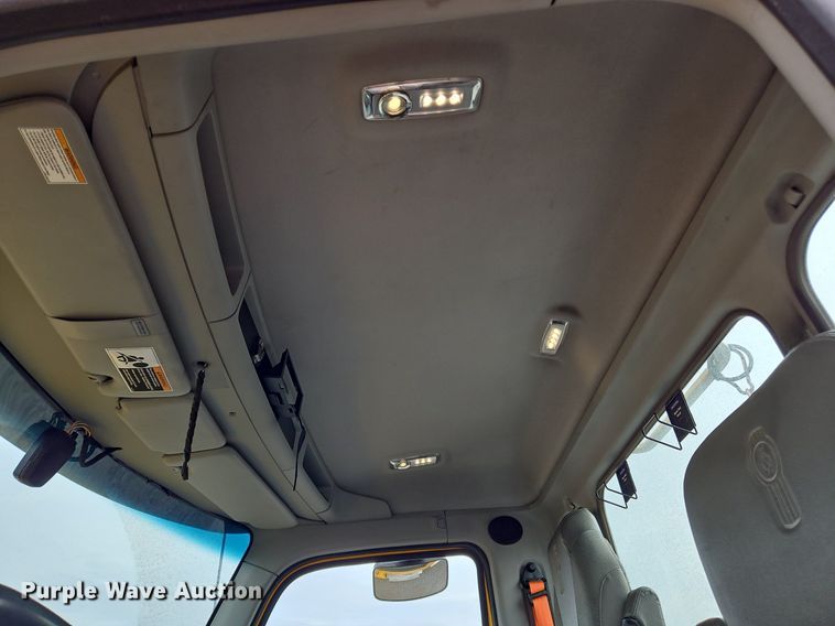 image for item NZ9133 2019 Kenworth  T680 semi truck