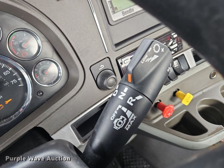 image for item NZ9133 2019 Kenworth  T680 semi truck