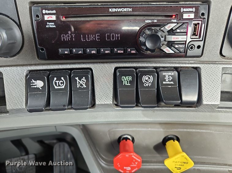 image for item NZ9133 2019 Kenworth  T680 semi truck